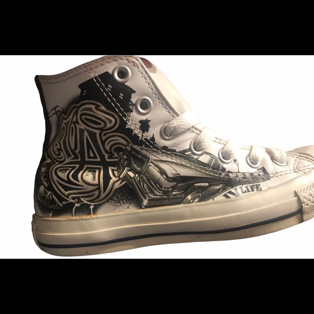 Men’s or women’s converse shoes